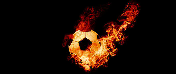 Balón de fútbol en llamas